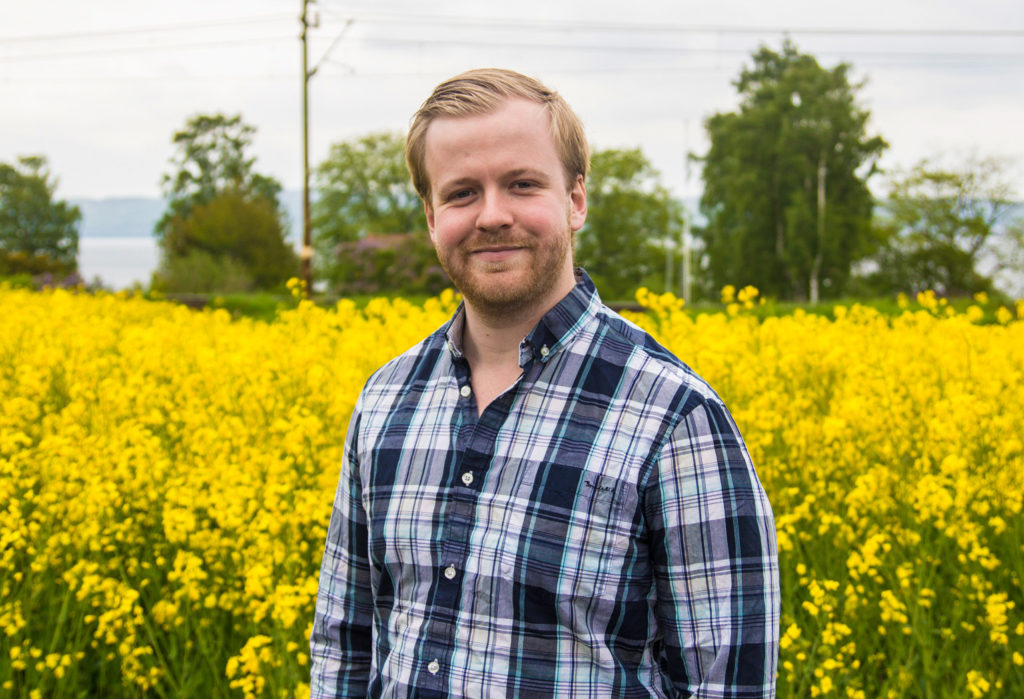 Daniel Lindau - Ute på ett fält